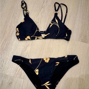 Billabong Floral Bikini Set – Size Large